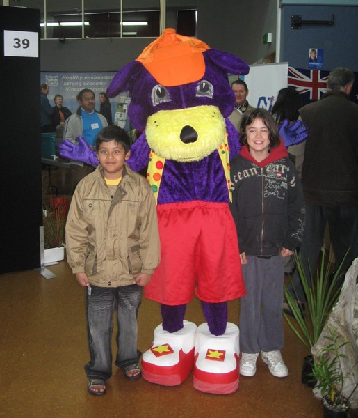 Ruben and kids at expo